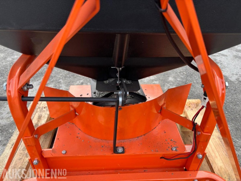 Sandspreder til traktor. 3punktfeste. Prototype - Agricultural machinery: picture 5 Sandspreder til traktor. 3punktfeste. Prototype - Agricultural machinery: picture 5