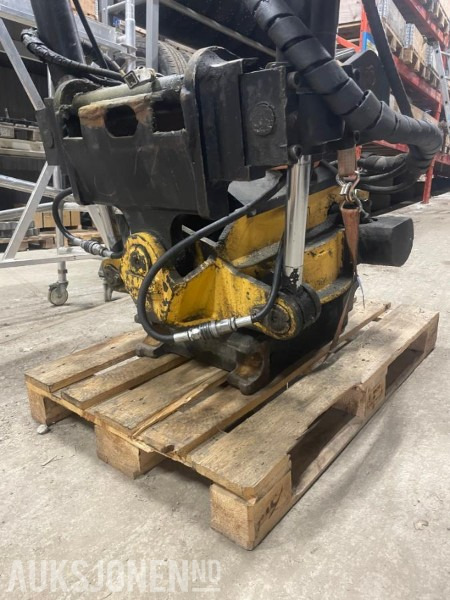 2002 Engcon Rotortilt 30KM099 - Attachment for Construction machinery: picture 3 2002 Engcon Rotortilt 30KM099 - Attachment for Construction machinery: picture 3