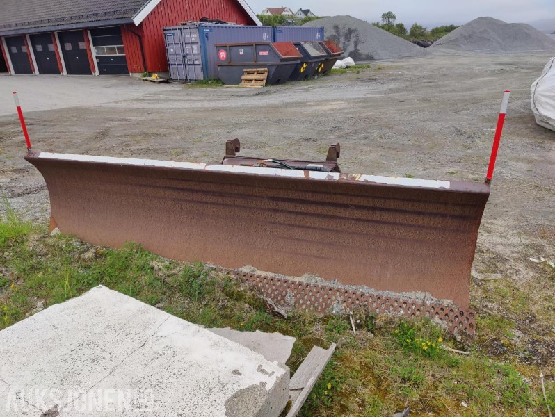 2005 YPV- Skjær/Isriveskjær med BM feste - Attachment for Construction machinery: picture 1 2005 YPV- Skjær/Isriveskjær med BM feste - Attachment for Construction machinery: picture 1