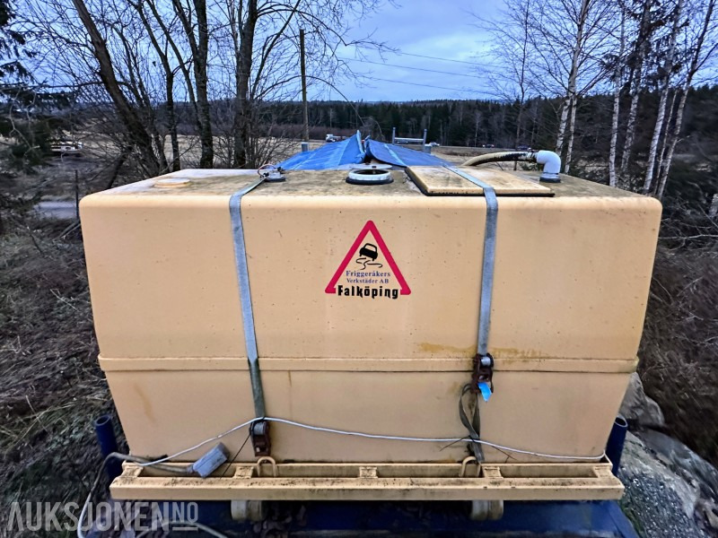 Attachment for Construction machinery 2011 FALKÖPING C5 SANDSPREDER 5.0 M³ MED VÆSKETANK: picture 7 Attachment for Construction machinery 2011 FALKÖPING C5 SANDSPREDER 5.0 M³ MED VÆSKETANK: picture 7