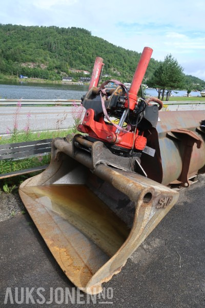 2011 Indexator RT80 Tiltrotator med skadet SMP skuffe - Attachment for Construction machinery: picture 1 2011 Indexator RT80 Tiltrotator med skadet SMP skuffe - Attachment for Construction machinery: picture 1