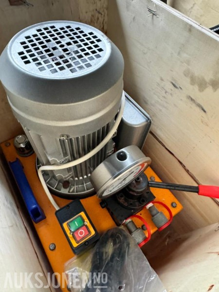 2024 Mobil boltpresse med hydraulikkaggregat - 70 tonns kapasitet - 220V med div. verktøy - Ubrukt - Attachment for Construction machinery: picture 3 2024 Mobil boltpresse med hydraulikkaggregat - 70 tonns kapasitet - 220V med div. verktøy - Ubrukt - Attachment for Construction machinery: picture 3