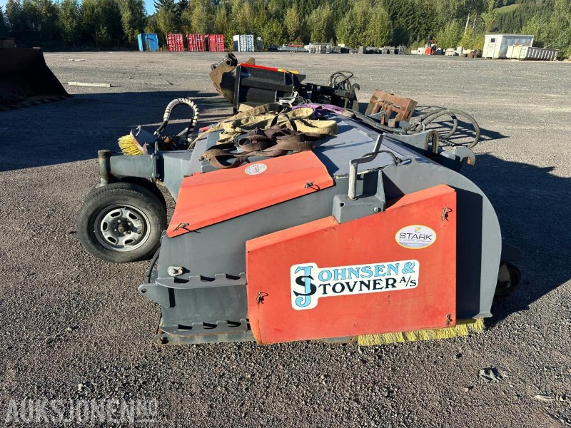 Feiekost med oppsamler -fint lite brukt - Attachment for Construction machinery: picture 1 Feiekost med oppsamler -fint lite brukt - Attachment for Construction machinery: picture 1