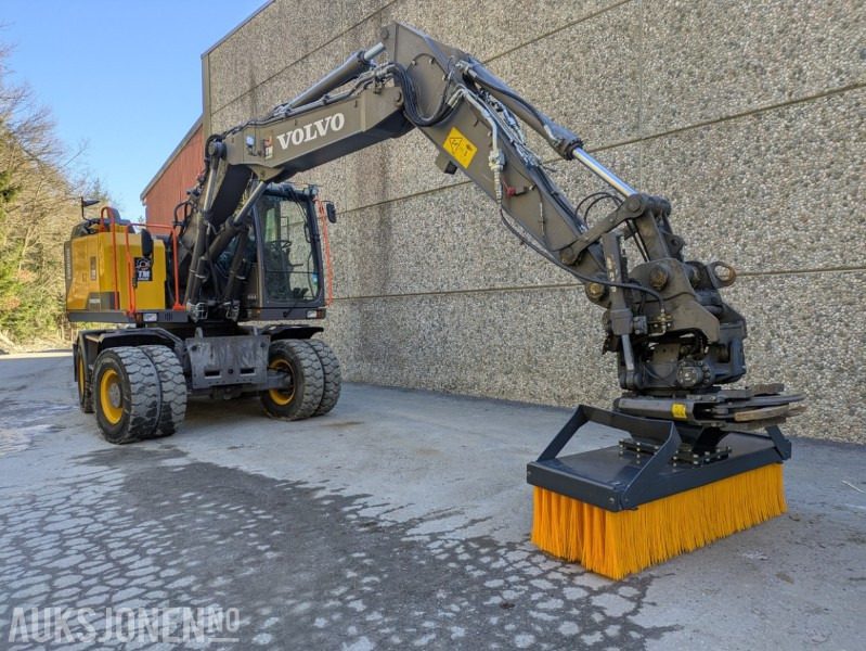 Feiekost til 9-16 tonns graver - Kombinert S50/S60 feste - Attachment for Construction machinery: picture 2 Feiekost til 9-16 tonns graver - Kombinert S50/S60 feste - Attachment for Construction machinery: picture 2