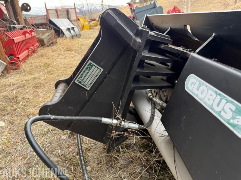 Globus pusskuffe med sving på 550 liter og S50 feste - Attachment for Construction machinery: picture 3 Globus pusskuffe med sving på 550 liter og S50 feste - Attachment for Construction machinery: picture 3