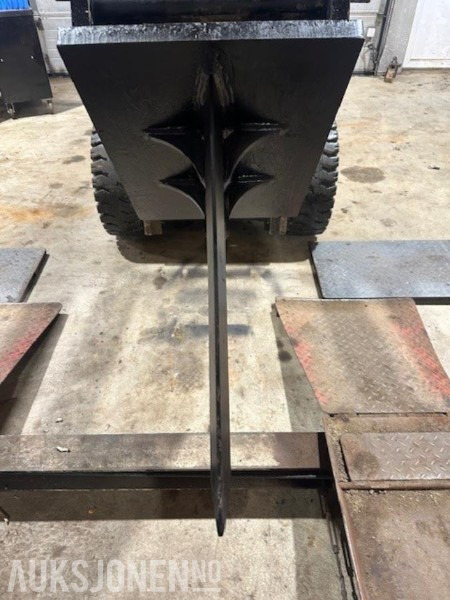 Klepp Mekk. Vedkløver med kombigrind 50 og 60 feste. - Attachment for Construction machinery: picture 1 Klepp Mekk. Vedkløver med kombigrind 50 og 60 feste. - Attachment for Construction machinery: picture 1