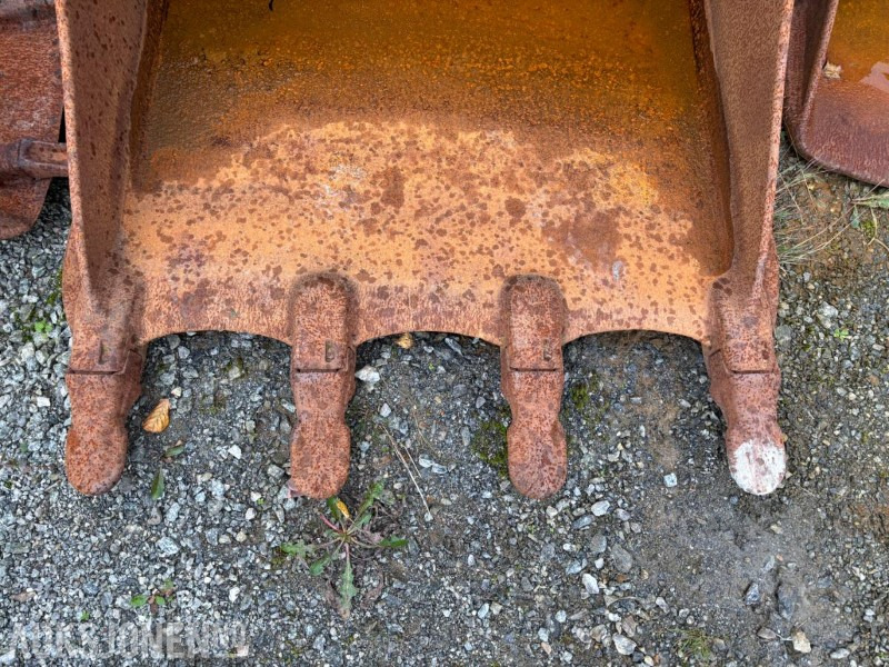 Redskapsparti S60. 2 Graveskuffer. Kabelskuff - Attachment for Construction machinery: picture 3 Redskapsparti S60. 2 Graveskuffer. Kabelskuff - Attachment for Construction machinery: picture 3