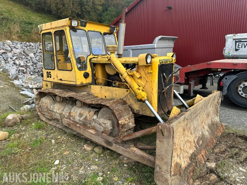 Cat D5 Bulldoser // doser - Construction equipment: picture 2 Cat D5 Bulldoser // doser - Construction equipment: picture 2