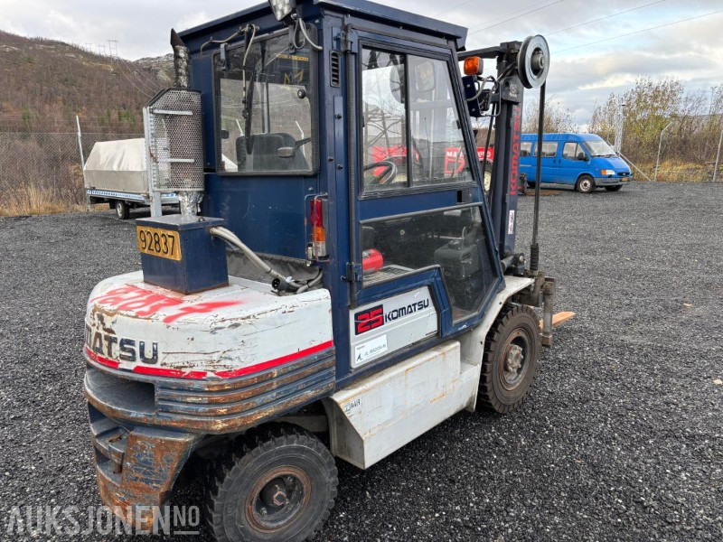 1993 Komatsu FD25T-11E dieseltruck - Material handling equipment: picture 3 1993 Komatsu FD25T-11E dieseltruck - Material handling equipment: picture 3