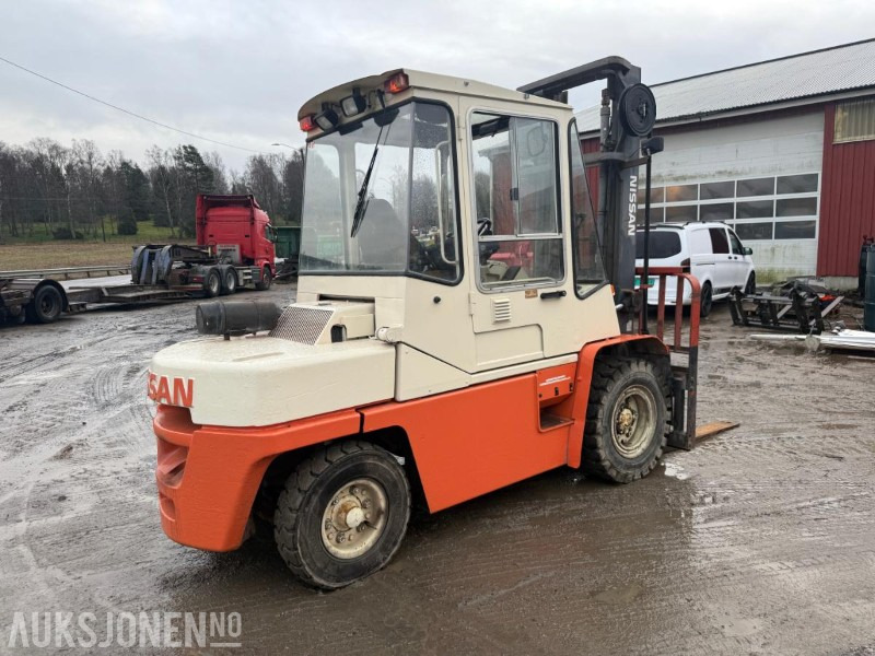 1997 Nissan WGF03A40 GAFFELTRUCK. - Material handling equipment: picture 5 1997 Nissan WGF03A40 GAFFELTRUCK. - Material handling equipment: picture 5