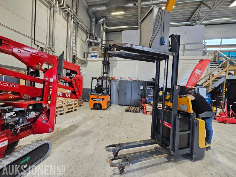 1998 Jungheinrich ERD 20 Elektrisk stabletruck med lader - Material handling equipment: picture 1 1998 Jungheinrich ERD 20 Elektrisk stabletruck med lader - Material handling equipment: picture 1
