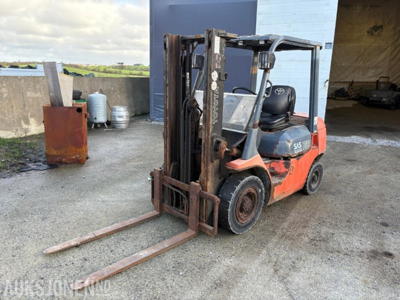 2003 Toyota 7FD25 - Material handling equipment: picture 1 2003 Toyota 7FD25 - Material handling equipment: picture 1
