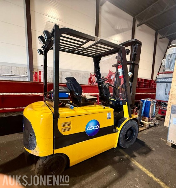2006 Cat EP30K elektrisk 3t truck - Material handling equipment: picture 1 2006 Cat EP30K elektrisk 3t truck - Material handling equipment: picture 1