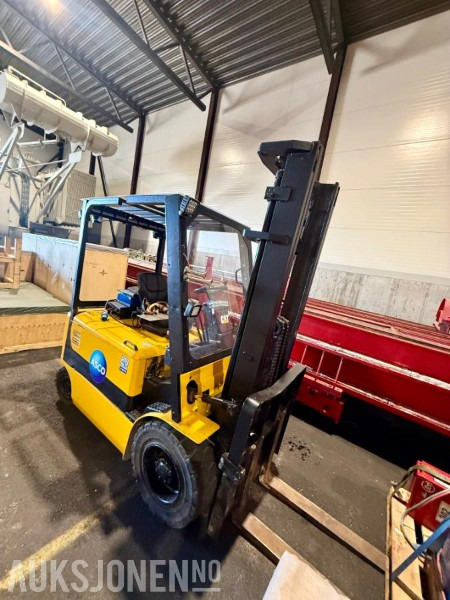 2006 Cat EP30K elektrisk 3t truck - Material handling equipment: picture 2 2006 Cat EP30K elektrisk 3t truck - Material handling equipment: picture 2