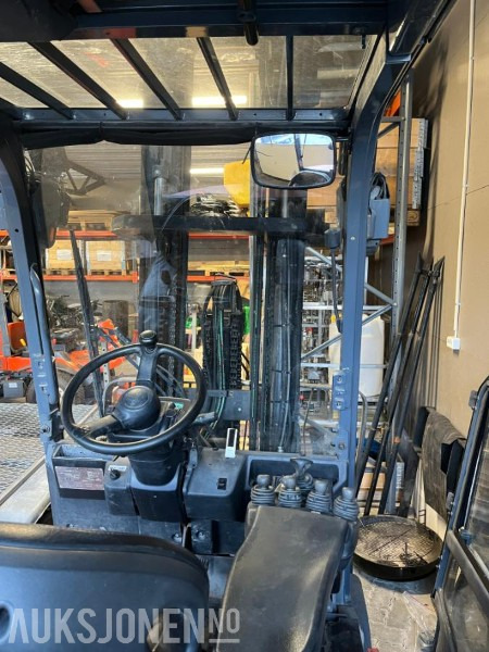2007 Toyota 7FBMF35 3.5 tonn 5.5 meter løftehøyde Reparasjonsobjekt - Material handling equipment: picture 4 2007 Toyota 7FBMF35 3.5 tonn 5.5 meter løftehøyde Reparasjonsobjekt - Material handling equipment: picture 4