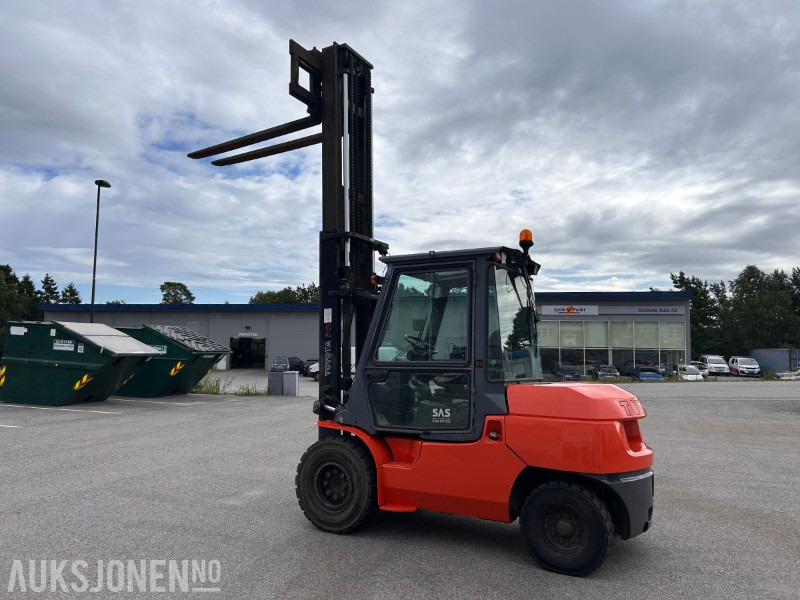 2008 Toyota 02-7FD45 Motvektstruck - Gaffeltruck - Material handling equipment: picture 2 2008 Toyota 02-7FD45 Motvektstruck - Gaffeltruck - Material handling equipment: picture 2