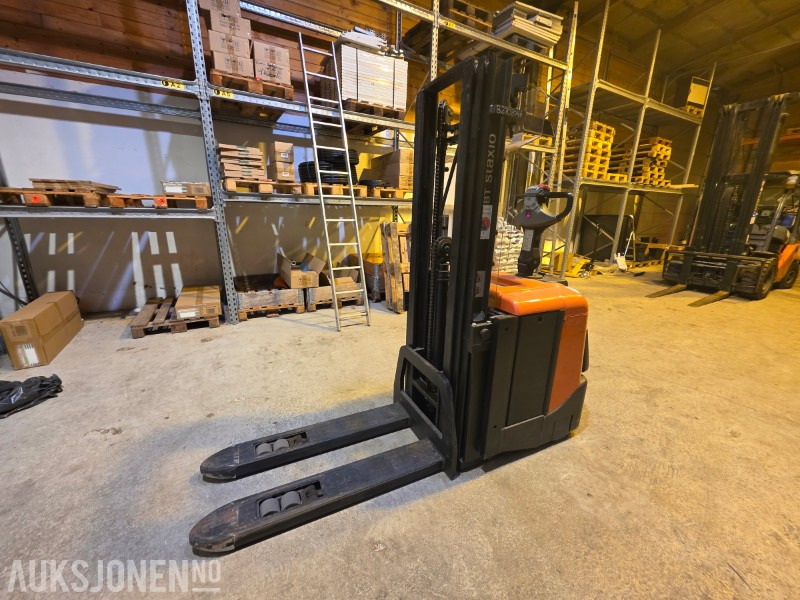 2014 BT SPE125L Elektrisk Pallestabler med batterilader - Sertifisert til Mars 2026 - Material handling equipment: picture 1 2014 BT SPE125L Elektrisk Pallestabler med batterilader - Sertifisert til Mars 2026 - Material handling equipment: picture 1