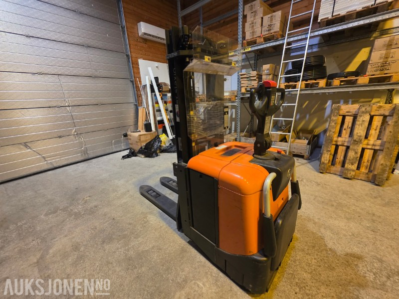 2014 BT SPE125L Elektrisk Pallestabler med batterilader - Sertifisert til Mars 2026 - Material handling equipment: picture 3 2014 BT SPE125L Elektrisk Pallestabler med batterilader - Sertifisert til Mars 2026 - Material handling equipment: picture 3