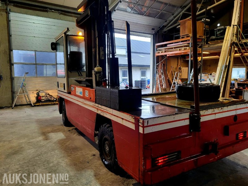 Kalmar DSA70 kun 2200 timer - sidelaster - 7 tonn løftekapasitet. - Material handling equipment: picture 4 Kalmar DSA70 kun 2200 timer - sidelaster - 7 tonn løftekapasitet. - Material handling equipment: picture 4