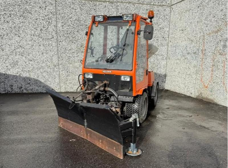 2002 Holder C240 Traktorregistrert redskapsbærer med 4x4 brøyteskjær og strøer - Municipal/ Special vehicle: picture 1 2002 Holder C240 Traktorregistrert redskapsbærer med 4x4 brøyteskjær og strøer - Municipal/ Special vehicle: picture 1