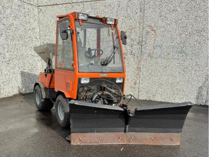 2002 Holder C240 Traktorregistrert redskapsbærer med 4x4 brøyteskjær og strøer - Municipal/ Special vehicle: picture 2 2002 Holder C240 Traktorregistrert redskapsbærer med 4x4 brøyteskjær og strøer - Municipal/ Special vehicle: picture 2