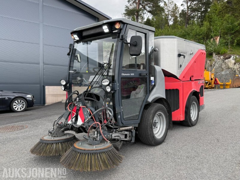 Municipal/ Special vehicle 2018 Hako Citymaster 1600 - Vei, gate og gulv feiemaskin - Redskapsbærer med kosteaggregat for gang/vei og børsteaggregat for gulv: picture 1