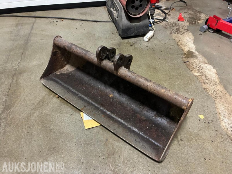 Pusseskuff til minigraver - stått på Volvo EC15 - ingen minstepris - Construction equipment: picture 4 Pusseskuff til minigraver - stått på Volvo EC15 - ingen minstepris - Construction equipment: picture 4