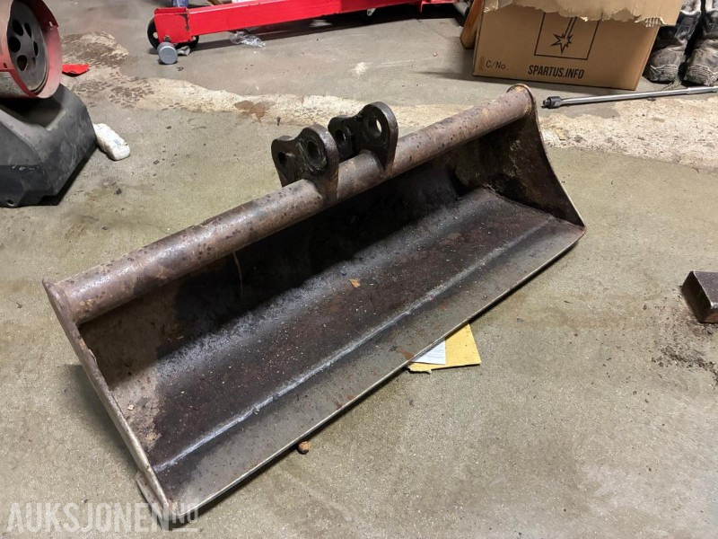 Pusseskuff til minigraver - stått på Volvo EC15 - ingen minstepris - Construction equipment: picture 1 Pusseskuff til minigraver - stått på Volvo EC15 - ingen minstepris - Construction equipment: picture 1