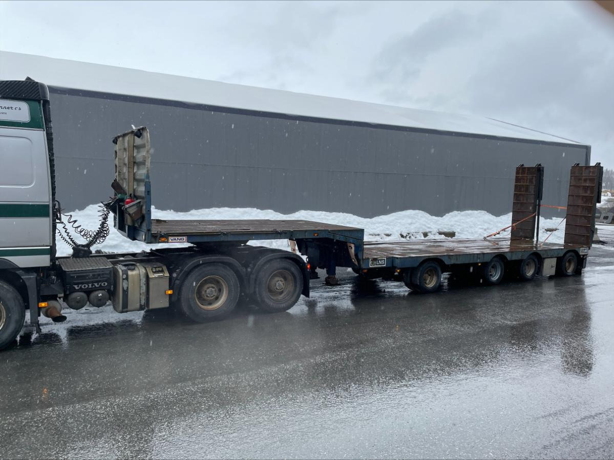 2005 Volvo FH16 6x4 Trekkvogn med Vang SHSL 1111TS maskinhenger - Tractor unit: picture 2 2005 Volvo FH16 6x4 Trekkvogn med Vang SHSL 1111TS maskinhenger - Tractor unit: picture 2