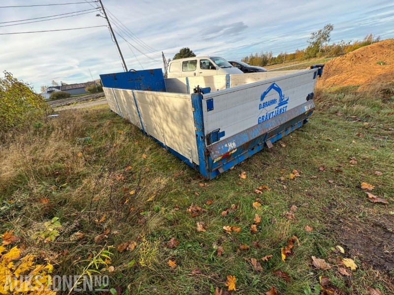 Sisu Lemflak / krokløftcontainer luftbaklem – strølem følger med - Truck: picture 4 Sisu Lemflak / krokløftcontainer luftbaklem – strølem følger med - Truck: picture 4