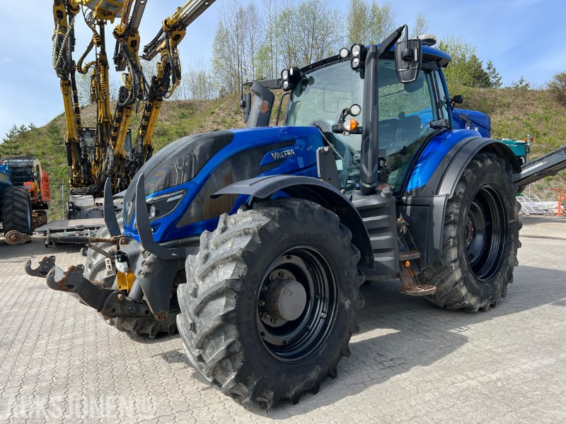 Valtra T234 m/fronthydraulikk,pto og brøytefeste - Farm tractor: picture 1 Valtra T234 m/fronthydraulikk,pto og brøytefeste - Farm tractor: picture 1