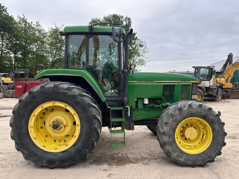 John Deere 7700 PowerQuad - Front linkage - Farm tractor: picture 4 John Deere 7700 PowerQuad - Front linkage - Farm tractor: picture 4