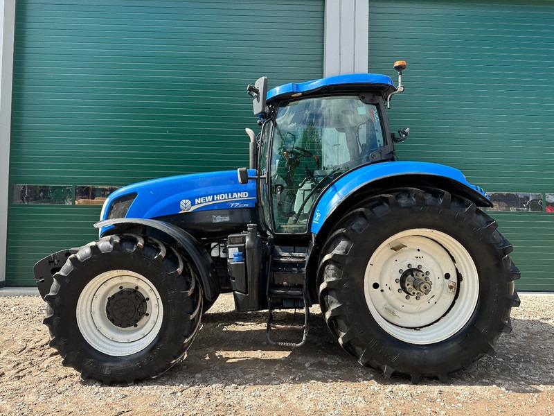 New Holland T7.235 Power Command - Farm tractor: picture 3 New Holland T7.235 Power Command - Farm tractor: picture 3