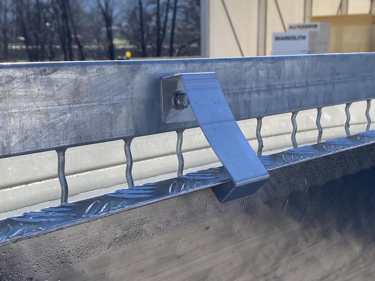 Flatbed van MAN TGE 3.180 DOKA 1+6 3640MM | OFFENE PRITSCHE + ALU KOFFER AUF DER PRITSCHE: picture 10 Flatbed van MAN TGE 3.180 DOKA 1+6 3640MM | OFFENE PRITSCHE + ALU KOFFER AUF DER PRITSCHE: picture 10