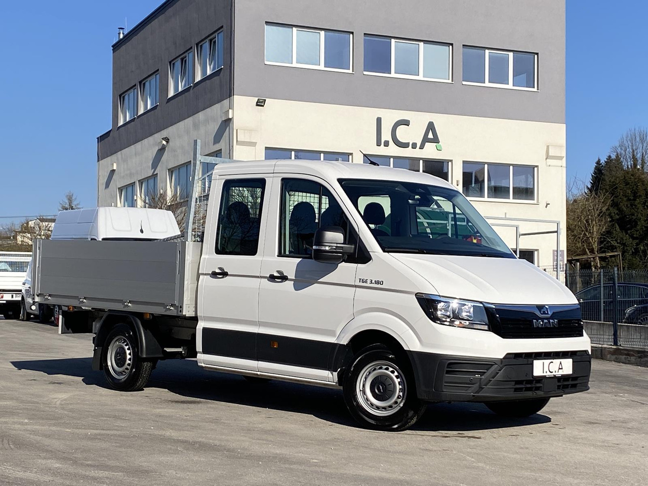 Flatbed van MAN TGE 3.180 DOKA 1+6 3640MM | OFFENE PRITSCHE + ALU KOFFER AUF DER PRITSCHE: picture 28 Flatbed van MAN TGE 3.180 DOKA 1+6 3640MM | OFFENE PRITSCHE + ALU KOFFER AUF DER PRITSCHE: picture 28