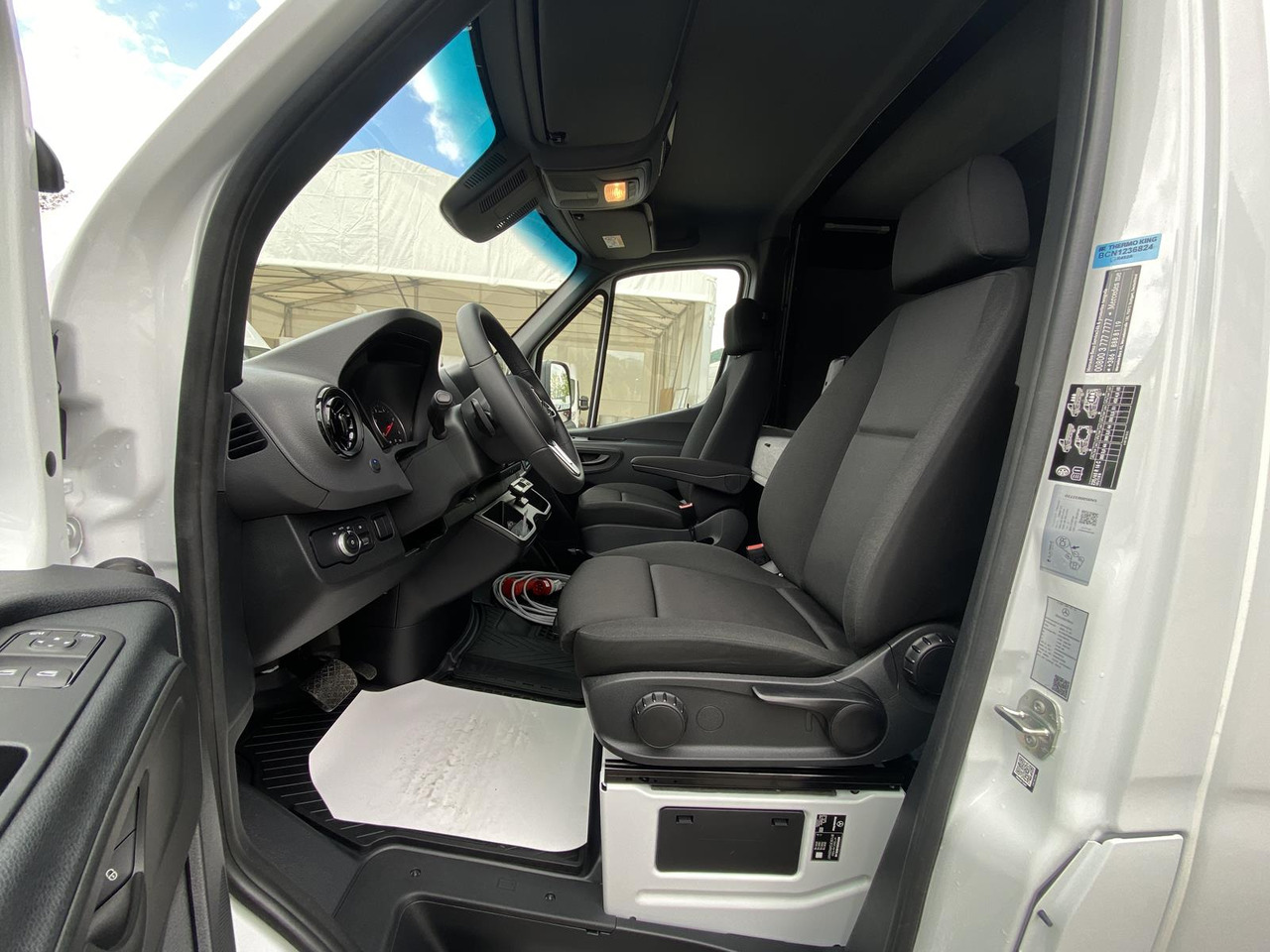 New Refrigerated van MERCEDES BENZ SPRINTER  317 CDI | DOPPELREGIME TIEFKÜHLKOFFER + BACKSLEEPER: picture 13