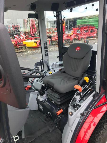 Massey Ferguson MF 1735 M HC - Compact tractor: picture 5 Massey Ferguson MF 1735 M HC - Compact tractor: picture 5