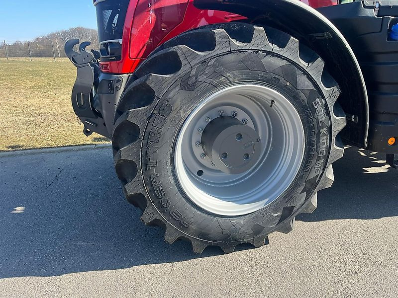 New Farm tractor Massey Ferguson MF 8740 S "Exclusive Ausstattung": picture 9