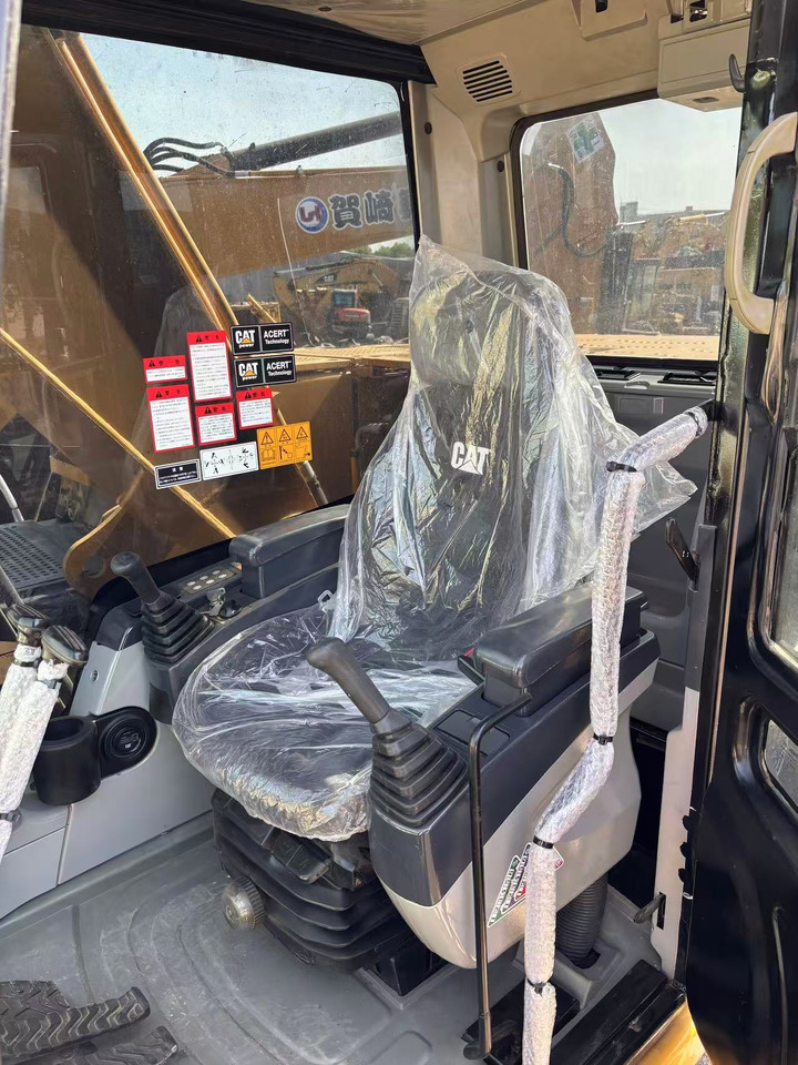 Caterpillar CAT 320C Floating Excavator with 15m long boom - Excavator: picture 5 Caterpillar CAT 320C Floating Excavator with 15m long boom - Excavator: picture 5