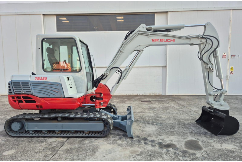 Takeuchi TB250 - Mini excavator: picture 2 Takeuchi TB250 - Mini excavator: picture 2