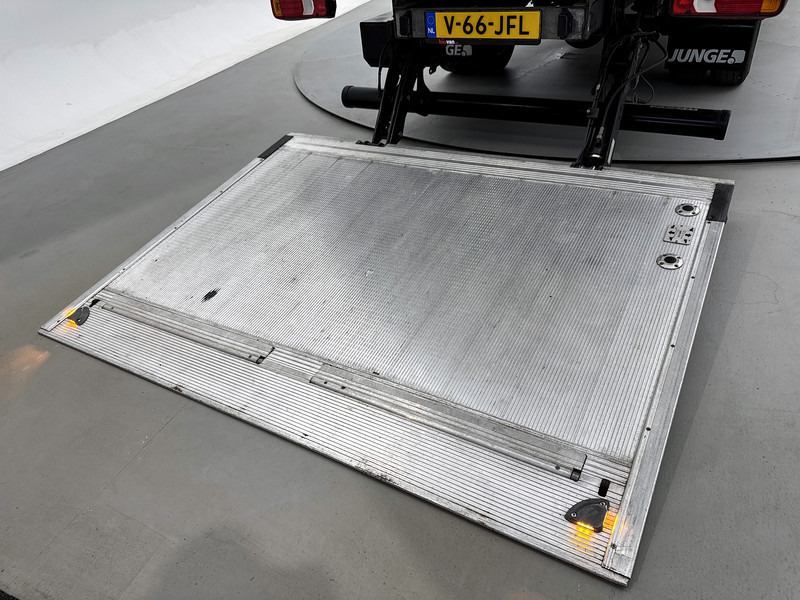 Iveco Daily 35C16H 2.3 410 Bakwagen Laadklep Dubbel lucht Achteruitrijcamera Automaat Bindrails Meubelbak - Box van: picture 4 Iveco Daily 35C16H 2.3 410 Bakwagen Laadklep Dubbel lucht Achteruitrijcamera Automaat Bindrails Meubelbak - Box van: picture 4