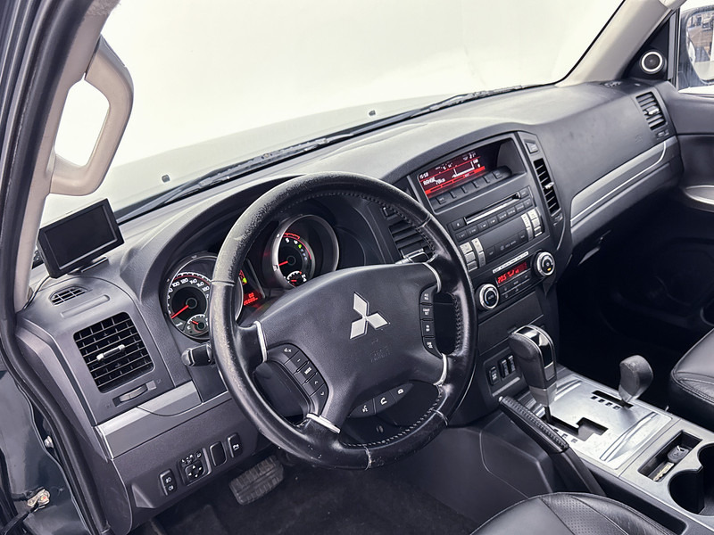 Mitsubishi Pajero 3.2 DI-D Instyle High Roof Van Grijs kenteken Automaat Climate control Trekhaak 3000KG - Van: picture 5 Mitsubishi Pajero 3.2 DI-D Instyle High Roof Van Grijs kenteken Automaat Climate control Trekhaak 3000KG - Van: picture 5