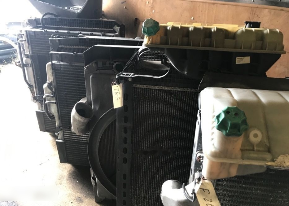 Camion din dezmembrari - Radiator for Truck: picture 3 Camion din dezmembrari - Radiator for Truck: picture 3