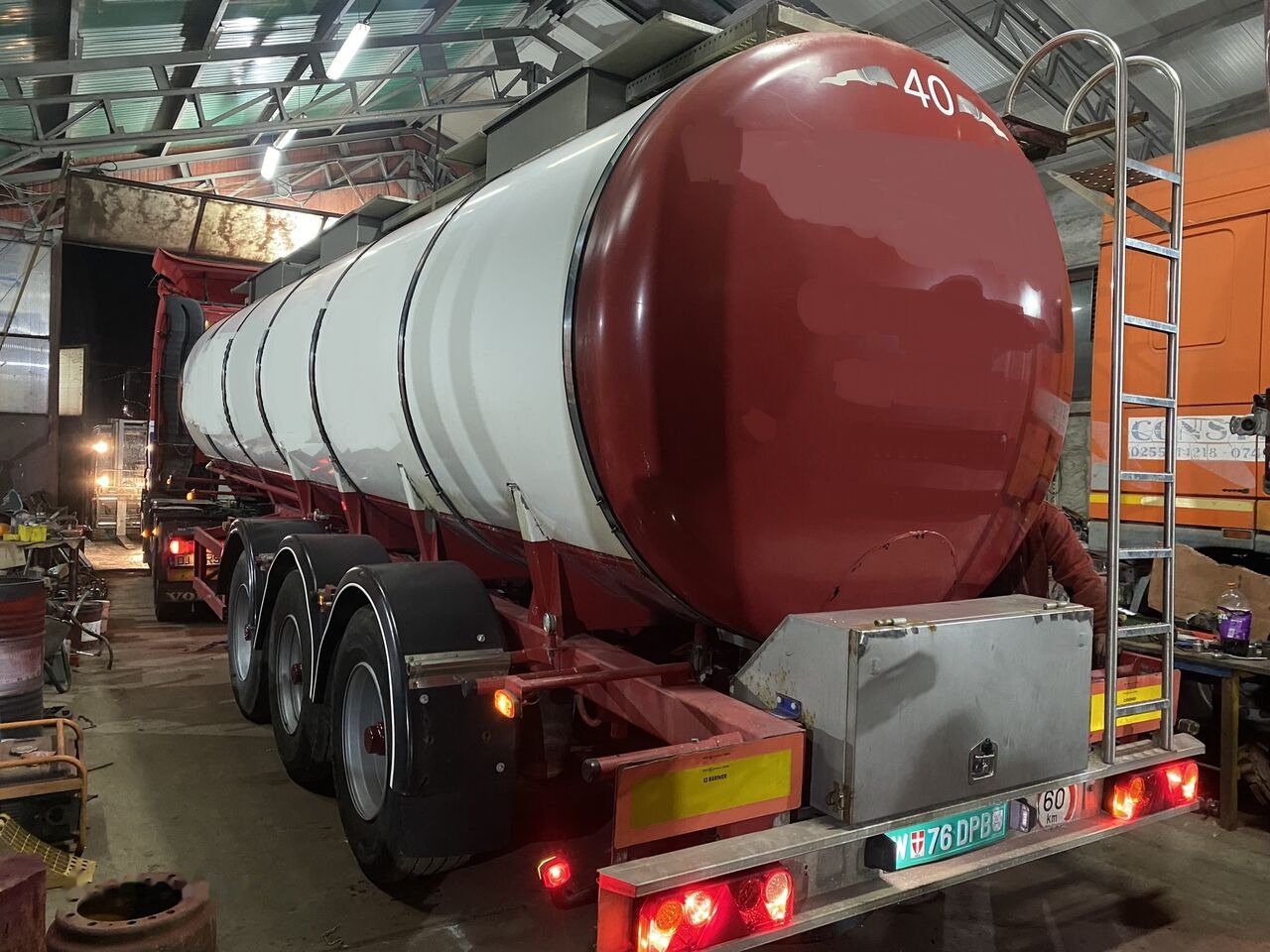 LAG cisterna 30 T - sasiu inox - inox alimentar - 1998 - Tank semi-trailer: picture 2 LAG cisterna 30 T - sasiu inox - inox alimentar - 1998 - Tank semi-trailer: picture 2