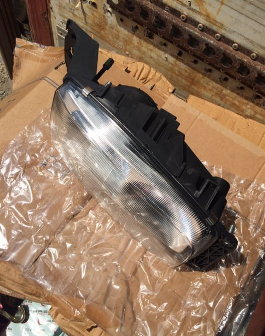 Renault DCI - Headlight for Truck: picture 2 Renault DCI - Headlight for Truck: picture 2