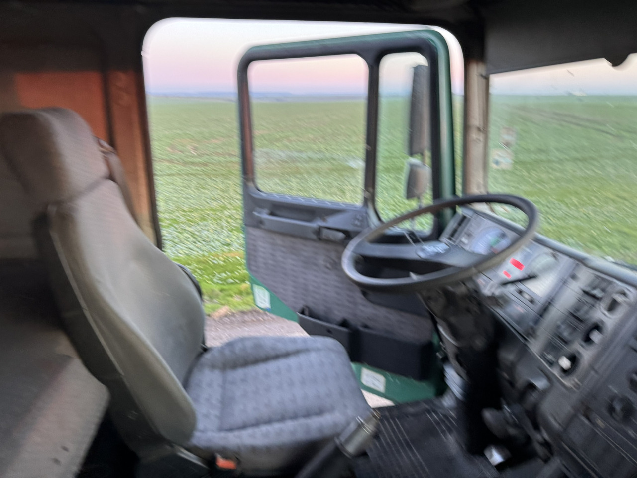 MAN 26 414 6x4 KIPPER L2000 Euro3 Manual Injection Pomp - Truck: picture 3 MAN 26 414 6x4 KIPPER L2000 Euro3 Manual Injection Pomp - Truck: picture 3