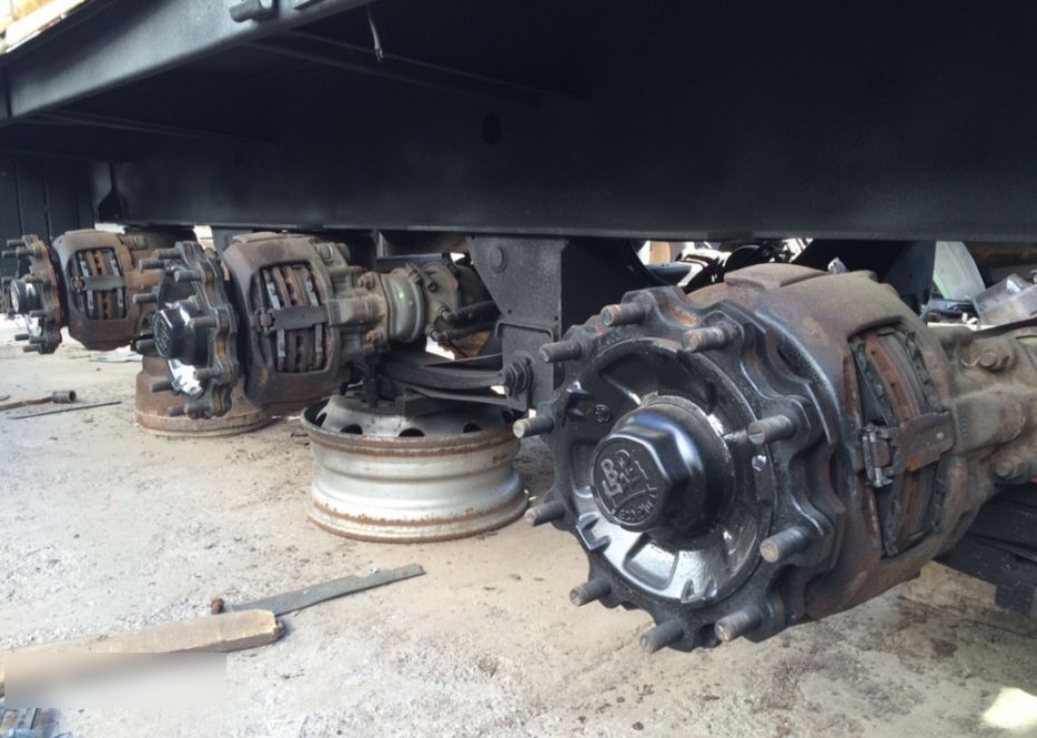 Vand axe BPW butuci etrieri perne arcuri - Axle and parts for Truck: picture 1 Vand axe BPW butuci etrieri perne arcuri - Axle and parts for Truck: picture 1