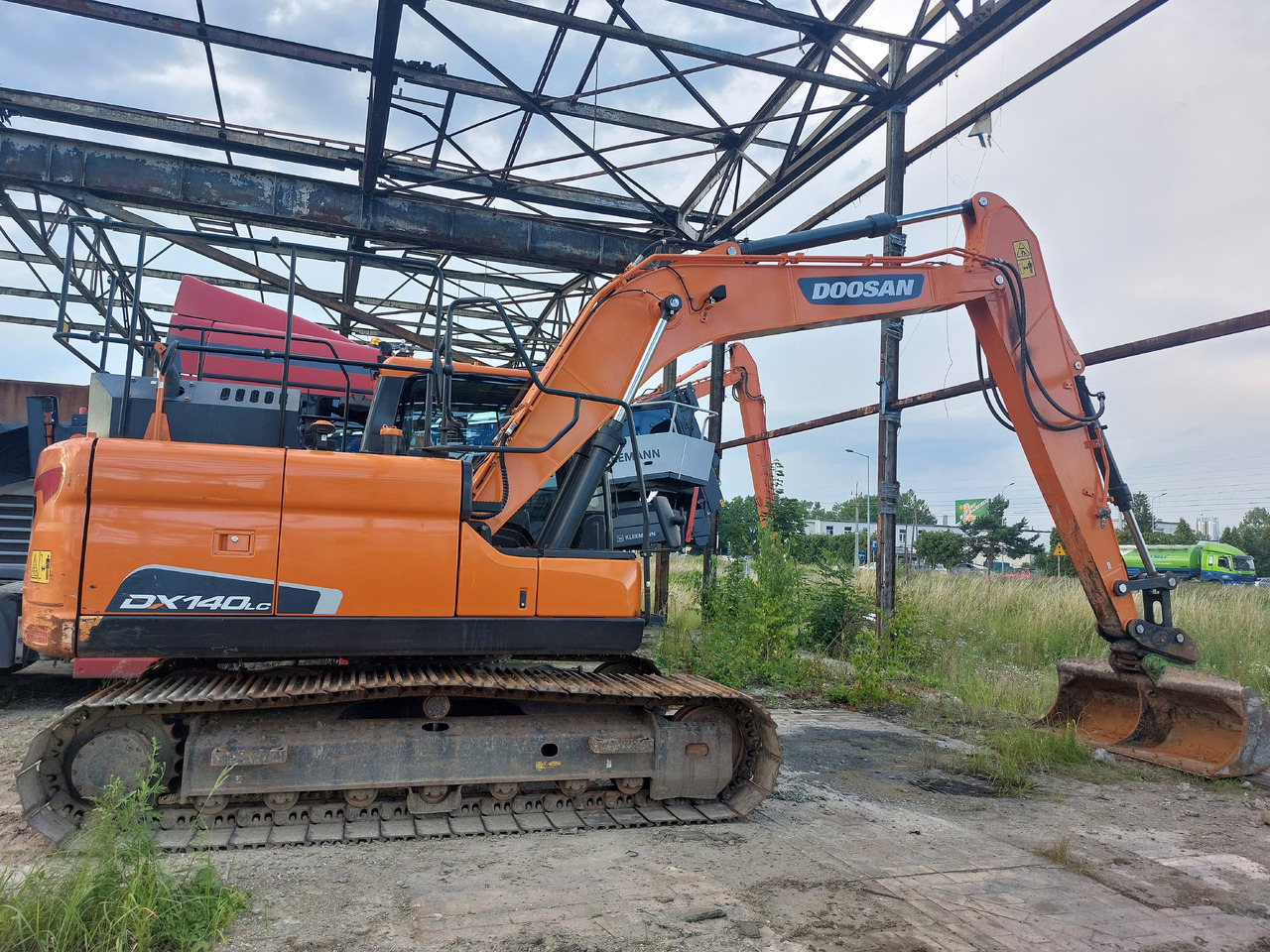 Crawler excavator DOOSAN DX140LC-5: picture 8