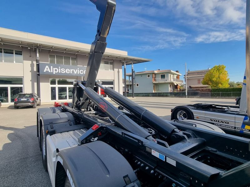 MAN TGS GANCIO SCARRABILE - NUOVO TGS 41.540 8x4 BB CH - Hook lift truck: picture 4 MAN TGS GANCIO SCARRABILE - NUOVO TGS 41.540 8x4 BB CH - Hook lift truck: picture 4