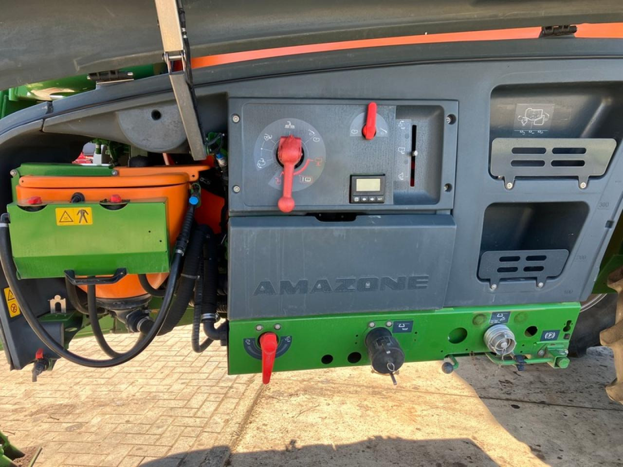 Trailed sprayer Amazone UX 6201 SUPER: picture 8